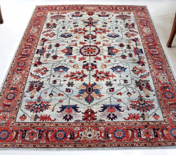 Luxury Serapi rug with Persian medallion design, perfect for living and dining rooms.